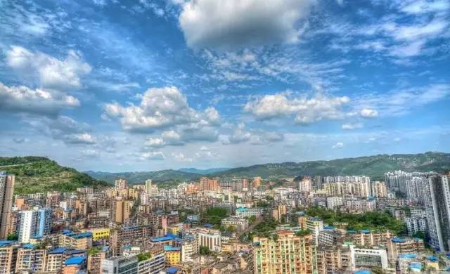 川剧舞台，山水之间，传统服饰演绎四川风情